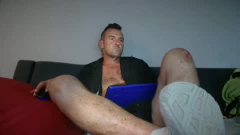 Snapshot of therealkurva4u chatting on 01.05.25 therealkurva4u online show from 01.05.25