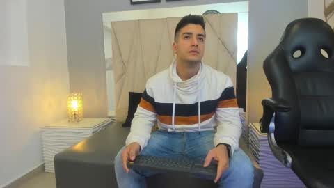 Therry Moore online show from 09.11.25