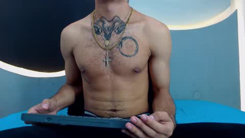 theskinny8inch_ online show from 01.11.25