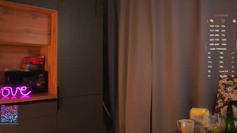 Snapshot of thetimeshavecome chatting on 10.29.25 Mia online show from 10.29.25