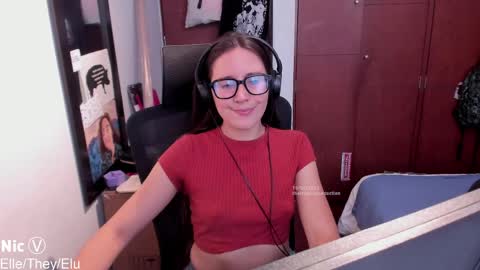 Nicole online show from 04.10.26