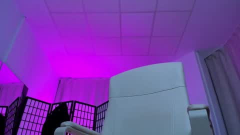 Snapshot of thewizardli chatting on 02.02.26 Liz online show from 02.02.26