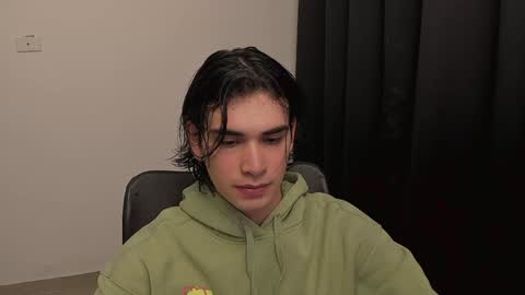 Snapshot of thiaan__ chatting on 02.01.25 thiaan__ online show from 02.01.25