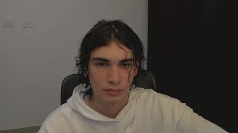Snapshot of thiaan__ chatting on 03.05.25 thiaan__ online show from 03.05.25