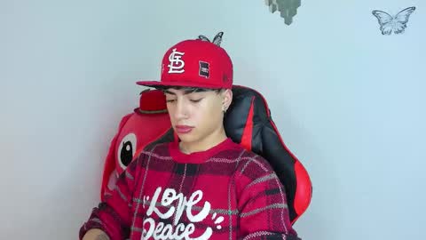 Snapshot of thiago_dv chatting on 12.04.25 Thiago online show from 12.04.25