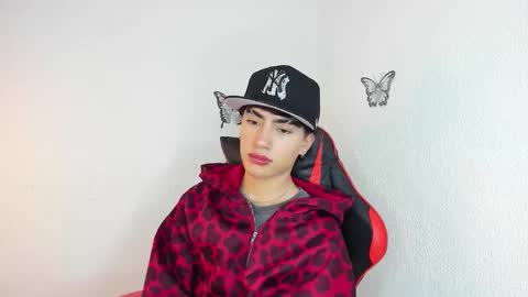 Snapshot of thiago_dv chatting on 12.18.25 Thiago online show from 12.18.25