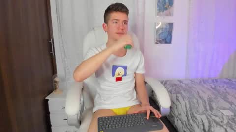 Snapshot of thiago_james69 chatting on 09.29.25 Manuel online show from 09.29.25