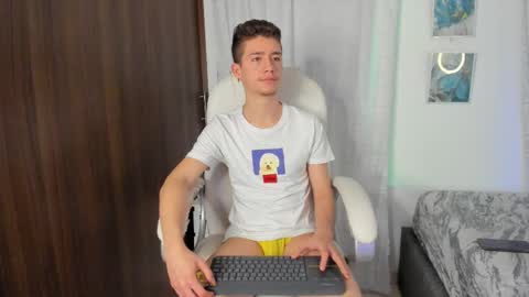 Snapshot of thiago_james69 chatting on 10.04.25 Manuel online show from 10.04.25