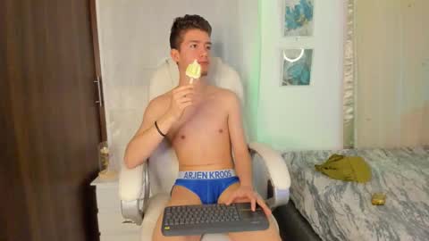 Snapshot of thiago_james69 chatting on 10.10.25 Manuel online show from 10.10.25