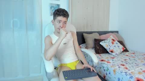 Snapshot of thiago_james69 chatting on 10.31.25 Manuel online show from 10.31.25