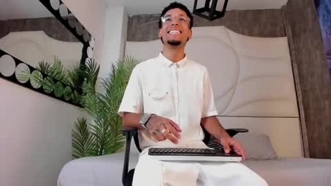 ThiagoFerreti online show from 10.17.25