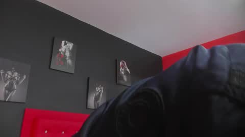 Snapshot of thiagomez17 chatting on 09.25.25 Thia Gomez online show from 09.25.25