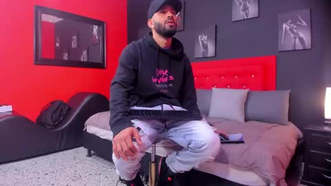 Snapshot of thiagomez17 chatting on 10.25.25 Thia Gomez online show from 10.25.25