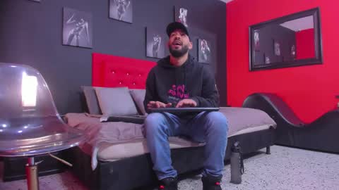 Thia Gomez online show from 11.24.25