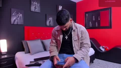 Thia Gomez online show from 12.15.25