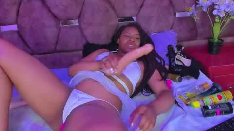 Snapshot of thiana_taylor chatting on 10.09.25 thiana_taylor online show from 10.09.25