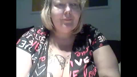 Snapshot of thickdarkangel chatting on 04.14.26 thickdarkangel online show from 04.14.26