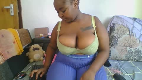 Snapshot of thickie_ chatting on 11.16.25 thickie_ online show from 11.16.25