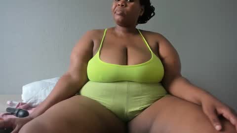 thickleeyanax online show from 12.04.24