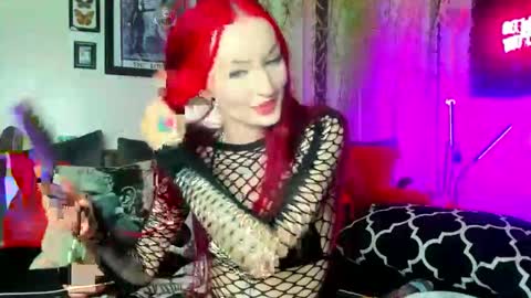 Snapshot of thickneyaadams chatting on 10.16.25 thickneyaadams online show from 10.16.25