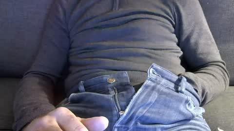 Snapshot of thickrum chatting on 12.31.24 Thickru online show from 12.31.24