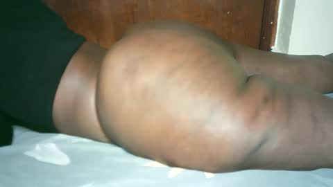 Snapshot of thickybabe_05 chatting on 01.25.25 thickybabe_05 online show from 01.25.25