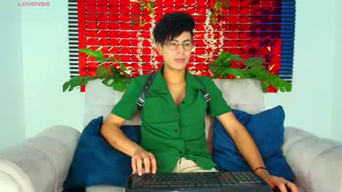 Snapshot of thiiagosaeenz chatting on 02.13.26 Thiago Saenzz online show from 02.13.26