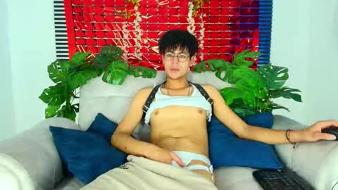 Snapshot of thiiagosaeenz chatting on 02.23.26 Thiago Saenzz online show from 02.23.26