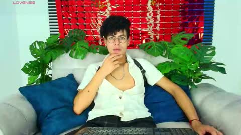 Snapshot of thiiagosaeenz chatting on 02.24.26 Thiago Saenzz online show from 02.24.26