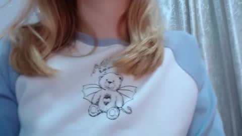 Snapshot of thin33 chatting on 02.18.26 sara online show from 02.18.26