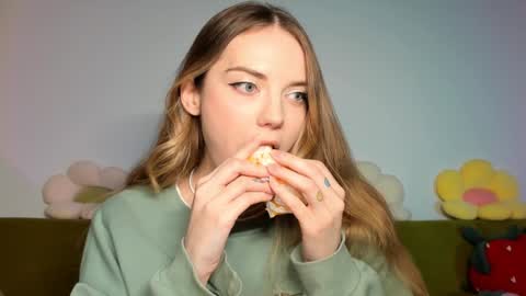 Amelia  shows on mondays fridays and sundays  if anything changes im giving updates on my fansly  online show from 12.27.24