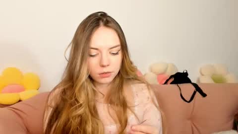 Amelia  shows on mondays fridays and sundays  if anything changes im giving updates on my fansly  online show from 03.07.25