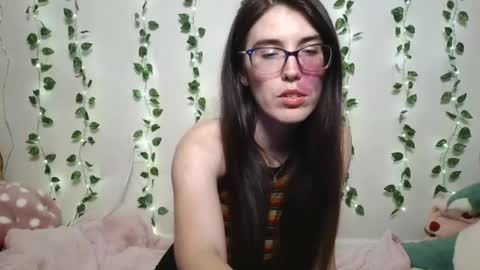 Snapshot of thistlefernsby chatting on 07.22.26 thistlefernsby online show from 07.22.26