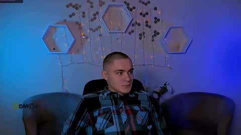 Snapshot of thomas_crow chatting on 11.14.25 thomas_crow online show from 11.14.25