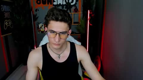 Snapshot of thomas_michaelson chatting on 10.10.25 Thomas online show from 10.10.25