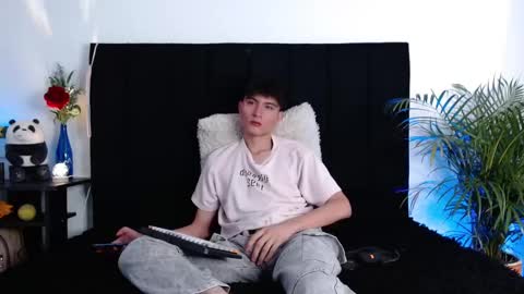 thomasbennett  online show from 10.25.25