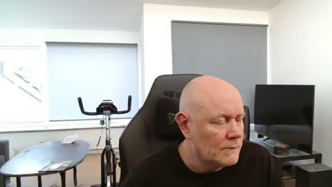 Snapshot of thomash32 chatting on 09.17.25 thomash32 online show from 09.17.25