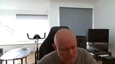 Snapshot of thomash32 chatting on 09.18.25 thomash32 online show from 09.18.25