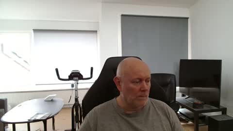 Snapshot of thomash32 chatting on 09.19.25 thomash32 online show from 09.19.25