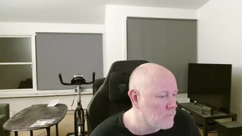 Snapshot of thomash32 chatting on 09.30.25 thomash32 online show from 09.30.25