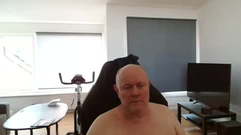 Snapshot of thomash32 chatting on 10.02.25 thomash32 online show from 10.02.25