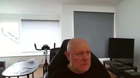 Snapshot of thomash32 chatting on 10.14.25 thomash32 online show from 10.14.25