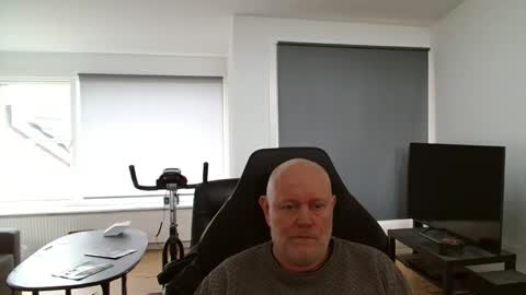 Snapshot of thomash32 chatting on 10.15.25 thomash32 online show from 10.15.25