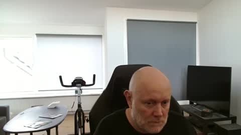 Snapshot of thomash32 chatting on 10.18.25 thomash32 online show from 10.18.25