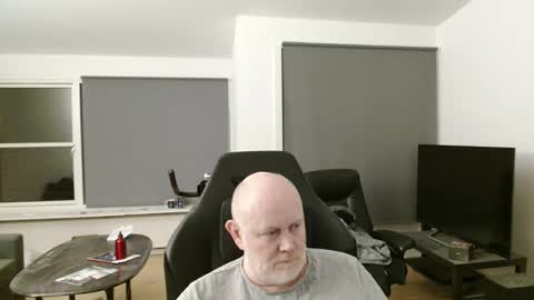 Snapshot of thomash32 chatting on 10.20.25 thomash32 online show from 10.20.25