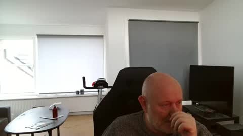 Snapshot of thomash32 chatting on 10.21.25 thomash32 online show from 10.21.25