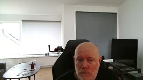 Snapshot of thomash32 chatting on 10.23.25 thomash32 online show from 10.23.25