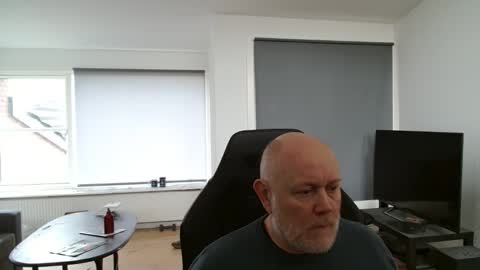 Snapshot of thomash32 chatting on 10.26.25 thomash32 online show from 10.26.25