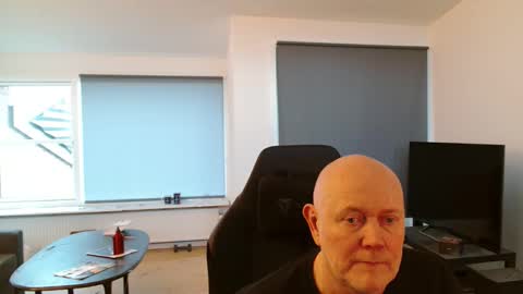 Snapshot of thomash32 chatting on 10.28.25 thomash32 online show from 10.28.25