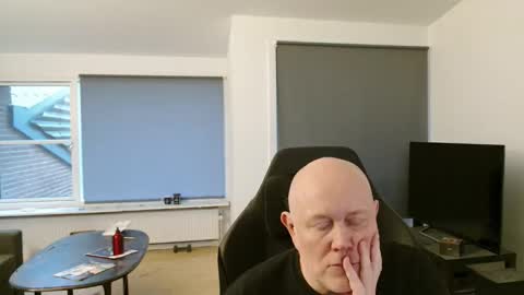 Snapshot of thomash32 chatting on 10.29.25 thomash32 online show from 10.29.25